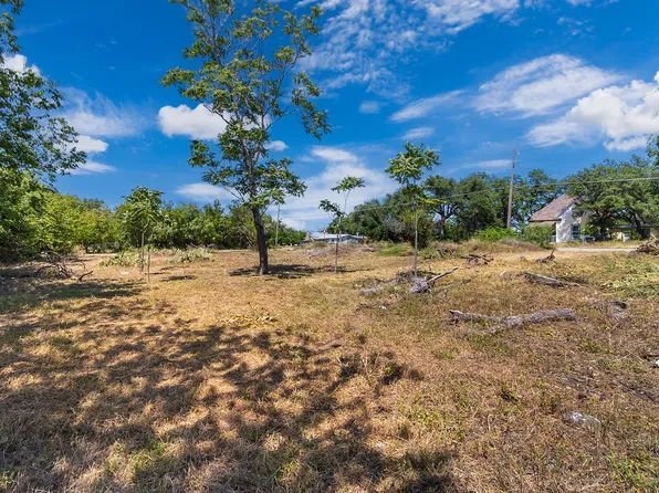 900 S Walnut St, Brady, TX 76825