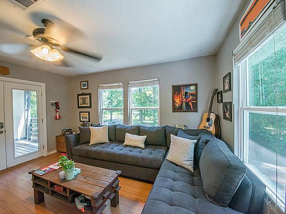3rd image of 86 White Oak Dr N