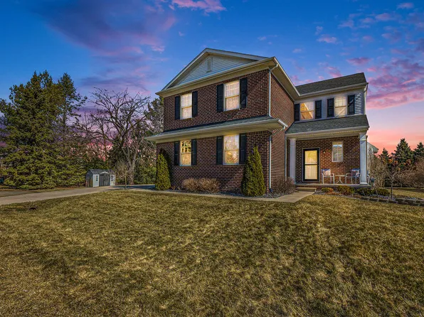 9945 Floros Ln, South Lyon, MI 48178