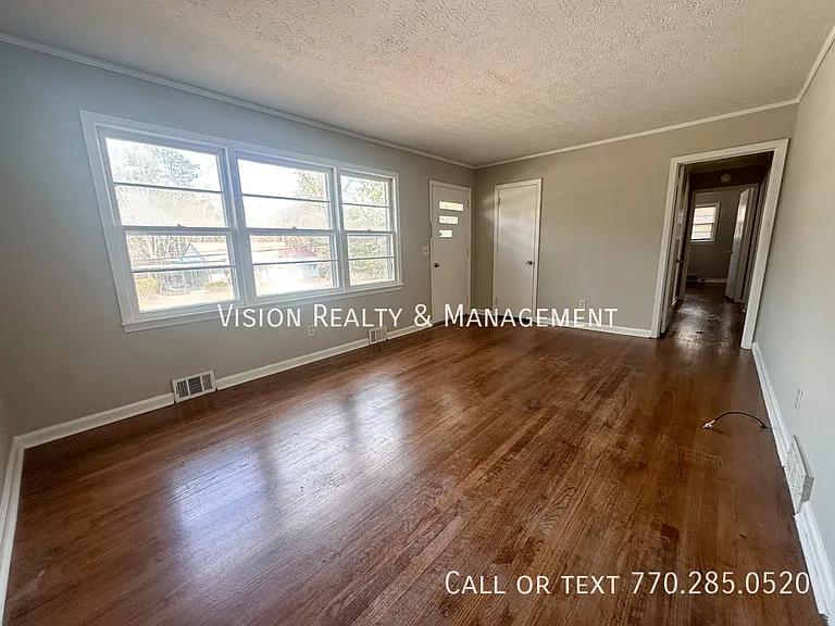 131 W White St — Photo 4