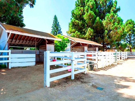 3rd image of 2769 Redondo Cir