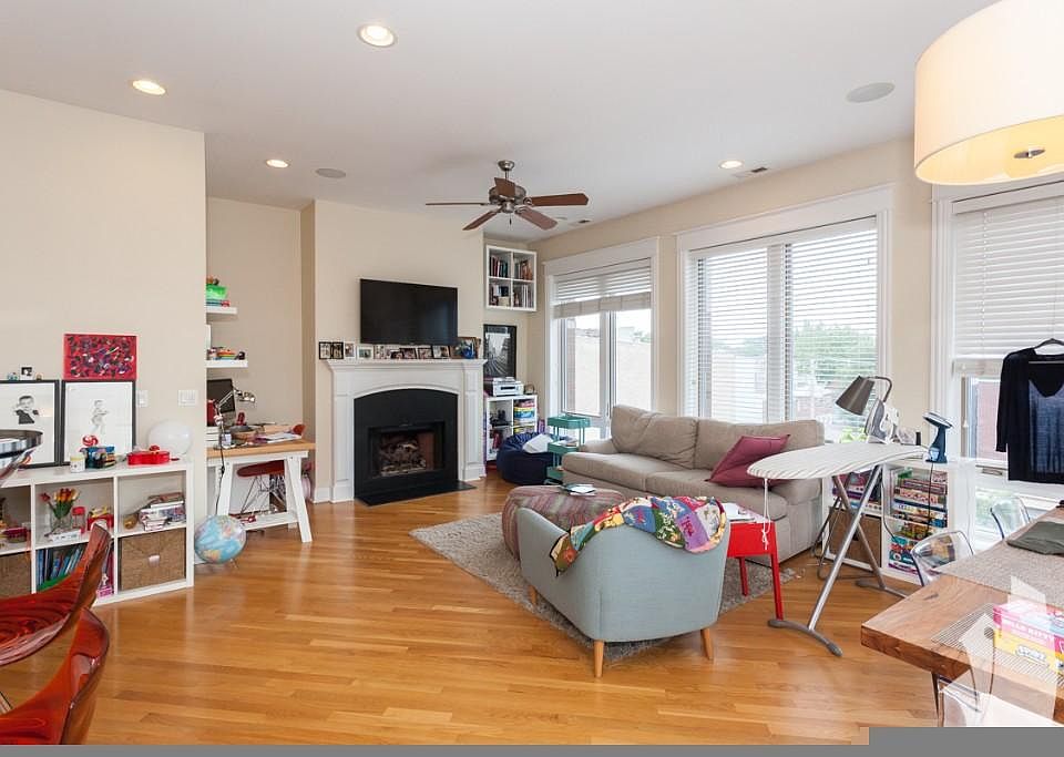 1st image of 1031 W Belmont Ave #4R