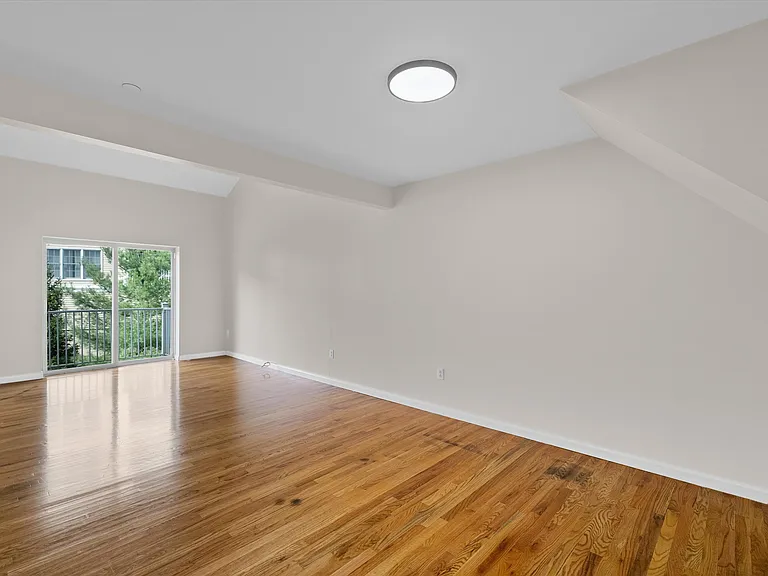 10-12 Chestnut St #304A — Photo 11