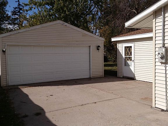 2nd image of 7712 Scott Ln