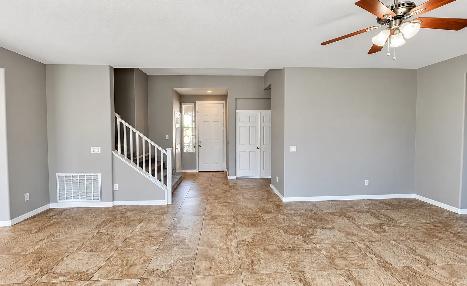 4 bed, 2.5 bath, 1950 sqft, $2,400 — Photo 3