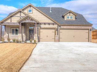 4402 S Teal Ridge Dr, Sand Springs, OK 74063