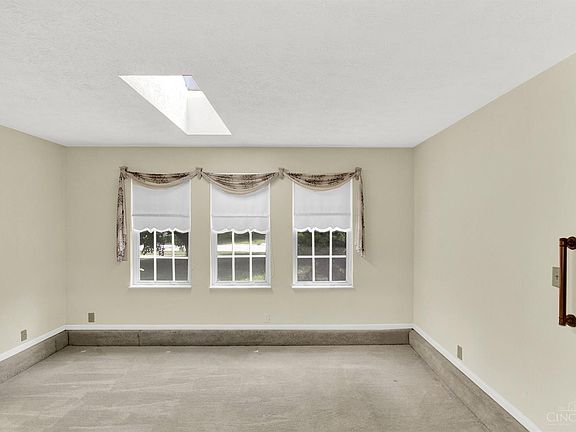 5th image of 9367 White Pine Dr