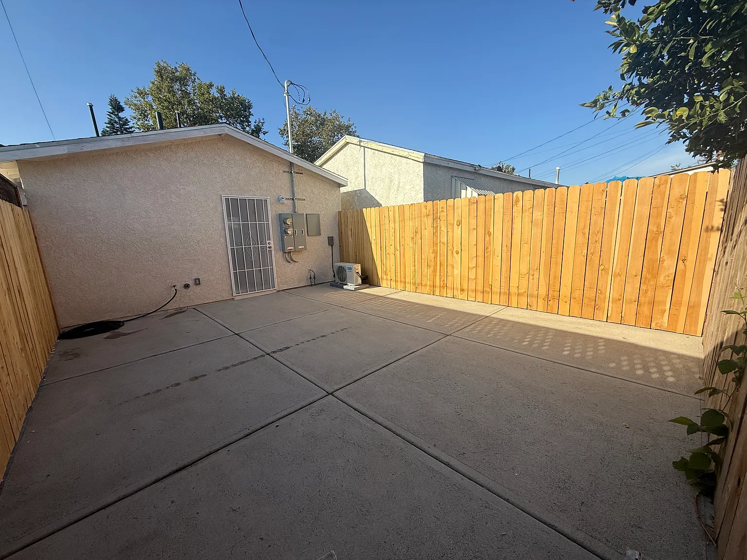 2724 1/2 E Jackson St — Photo 4
