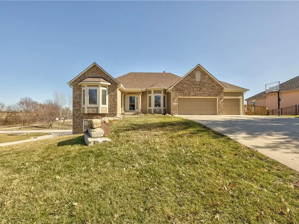 1511 150th Ter, Basehor, KS 66007