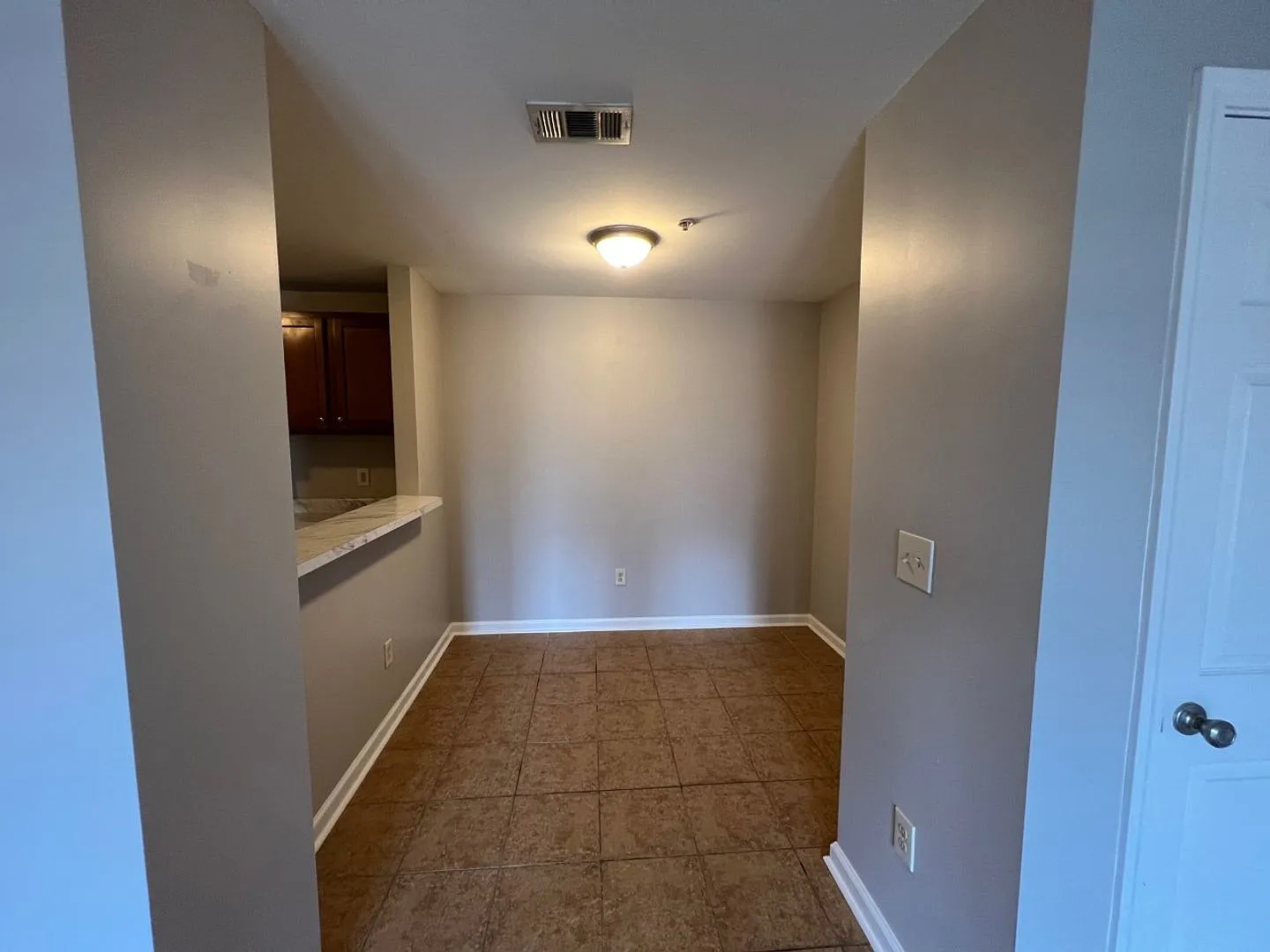 North Campus Apartments — Photo 4