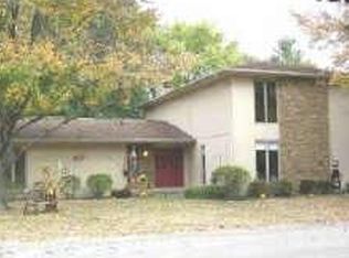 910 Rocky Ford Rd, Columbus, IN 47203