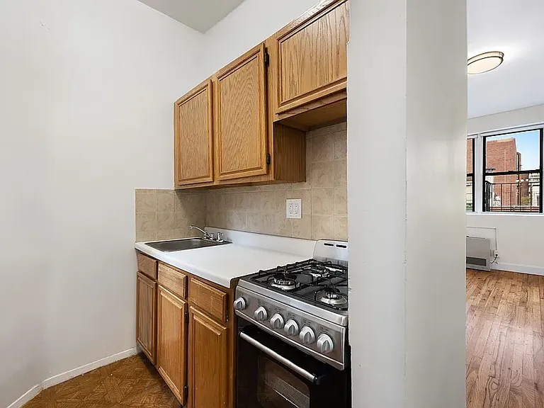 624 E 11th St #5CB — Photo 3