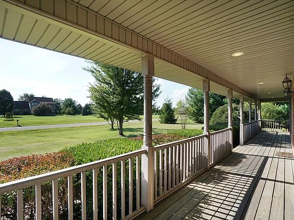 3rd image of 2580 Twin Oaks Dr