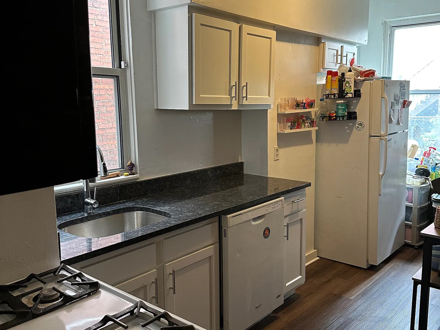 6 bed, 2500 sqft, $5,460 — Photo 2
