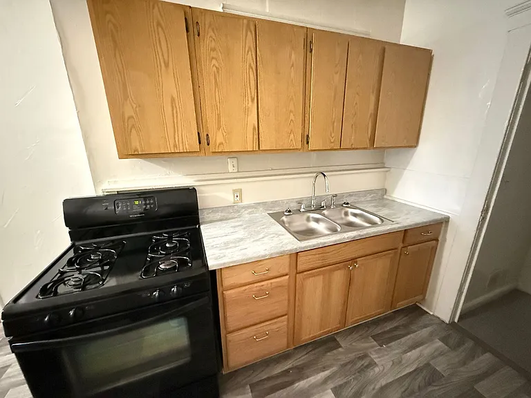 313 W Ganson St — Photo 9