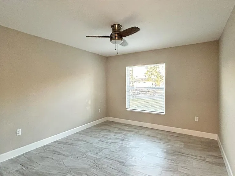 3255 Thurston Ave — Photo 23