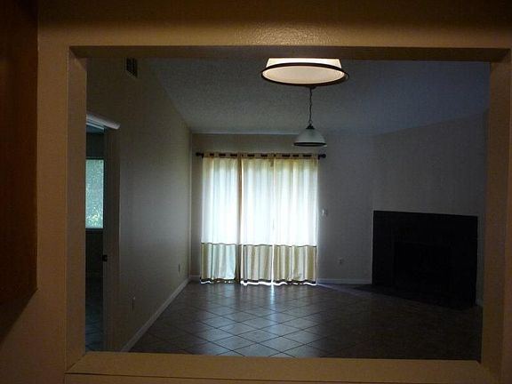 5th image of 2506 Dickson Ave