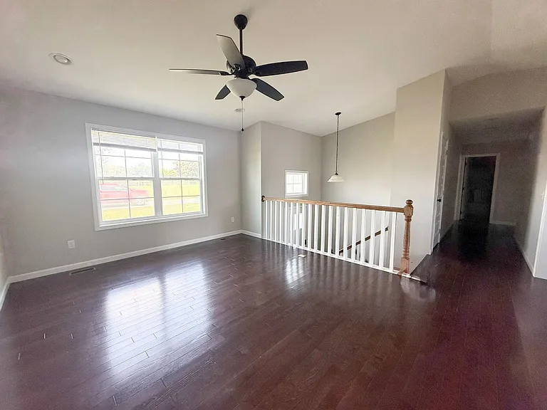505 Holladay Rd — Photo 5