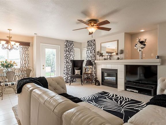 3rd image of 1414 N Nevada Ct