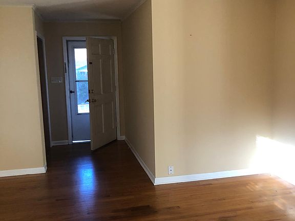 4th image of 104 James Ct