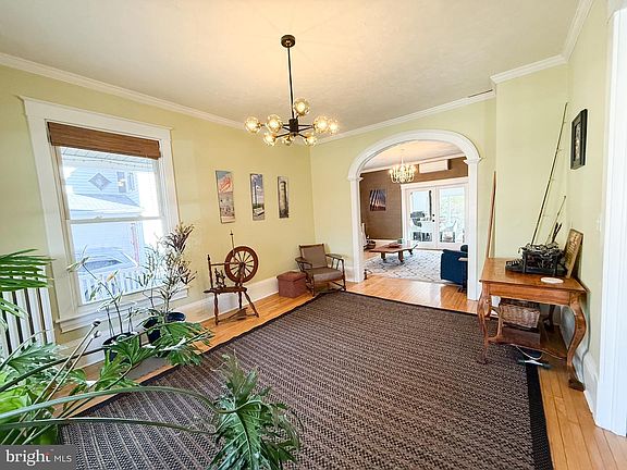 2nd image of 105 Linden Ave