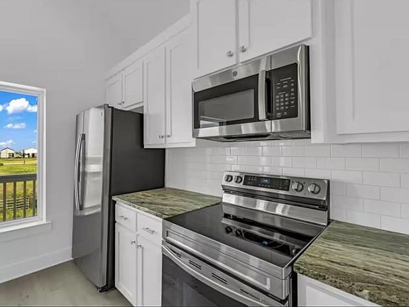 2nd image of 973 Alberdie Dr