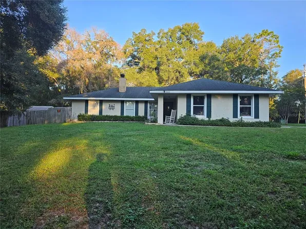5925 SE 165th Ct, Ocklawaha, FL 32179