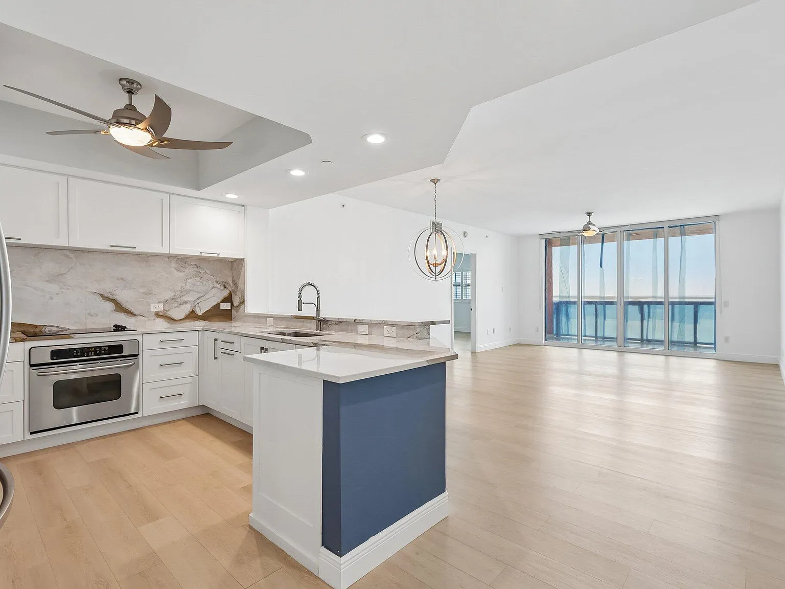 Marina Grande Riviera Beach Condominium — Photo 2