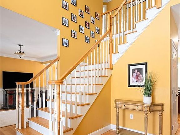 3rd image of 2 Saint Josephs Way