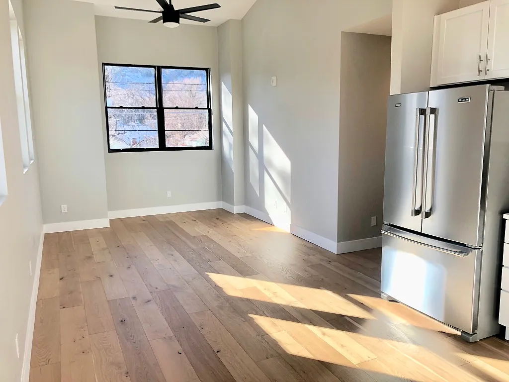 4 bed, 1412 sqft, $4,957 — Photo 2