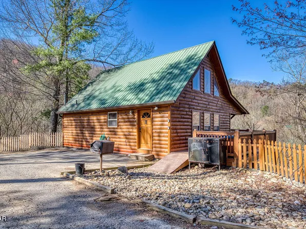 2810 Teaberry Hill Way, Sevierville, TN 37862