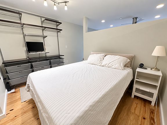 5th image of 136 Arlington St Unit 2