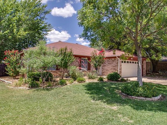 3rd image of 6406 Walnut Springs Dr