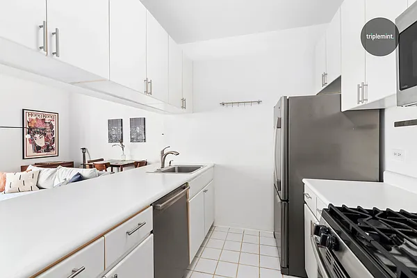 Sold by Triplemint | media 23