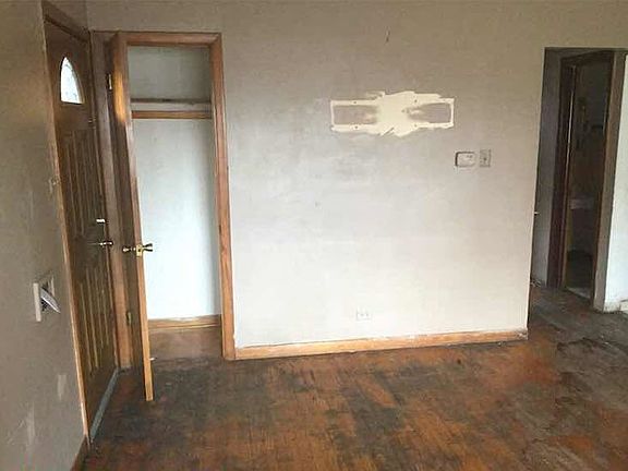 4th image of 10255 S Avenue N