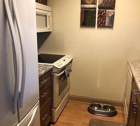 3rd image of 509 W Lakeshore Dr APT C4