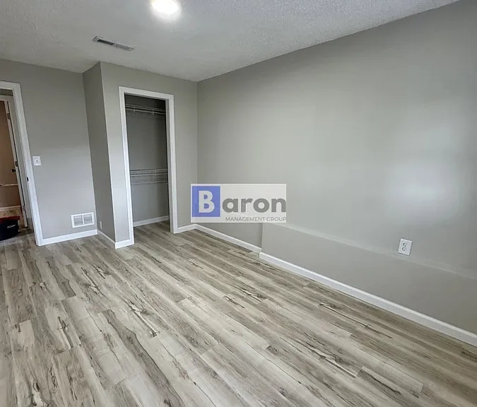 2923 Smalley Ave — Photo 6