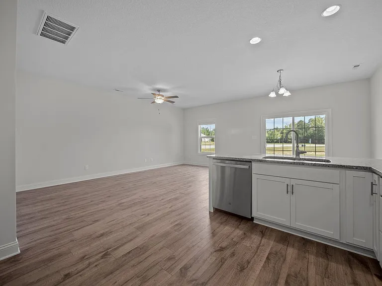 209 Verrazzano Ln — Photo 7