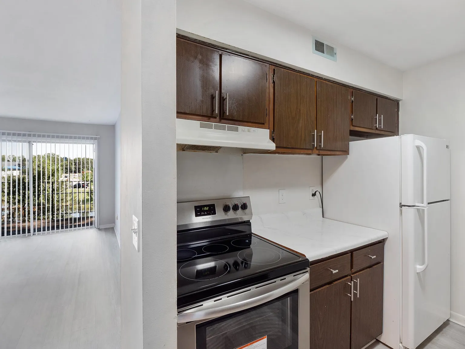1 bed, 650 sqft, $1,050 — Photo 4