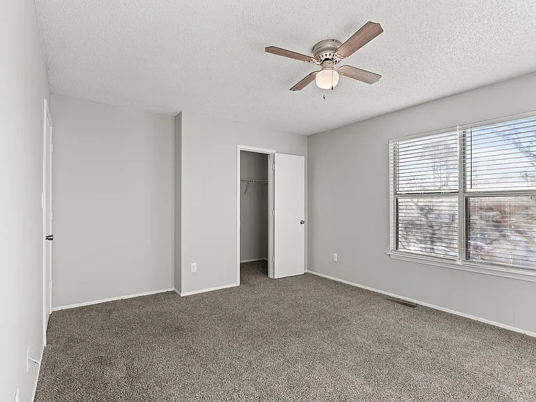 Wilshire Park Apartments — Photo 38