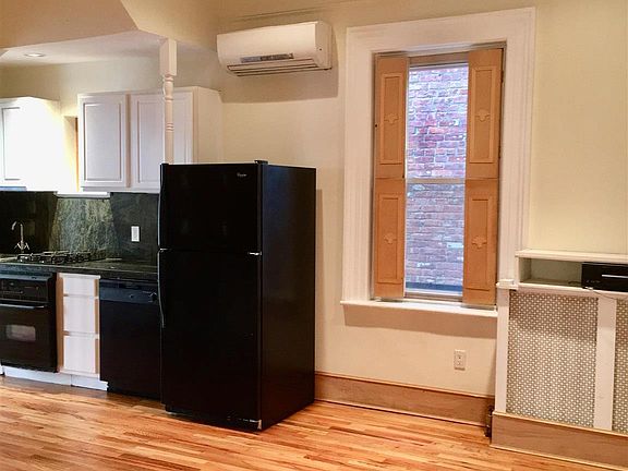 3rd image of 304 WASHINGTON Avenue