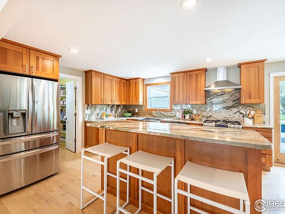 5th image of 890 Cypress Dr
