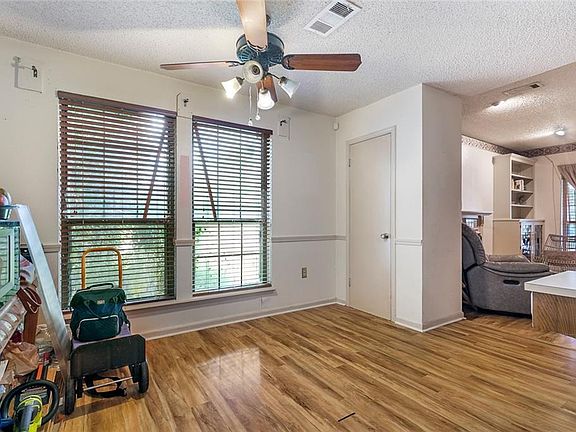 3rd image of 4141 Country Hill Dr