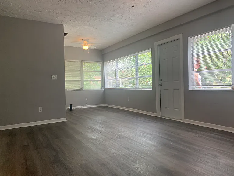 530 5th Ave SW — Photo 5
