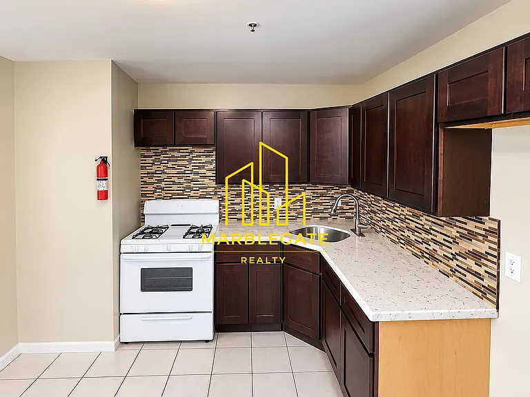 96 Eaton Pl #1LL — Photo 2