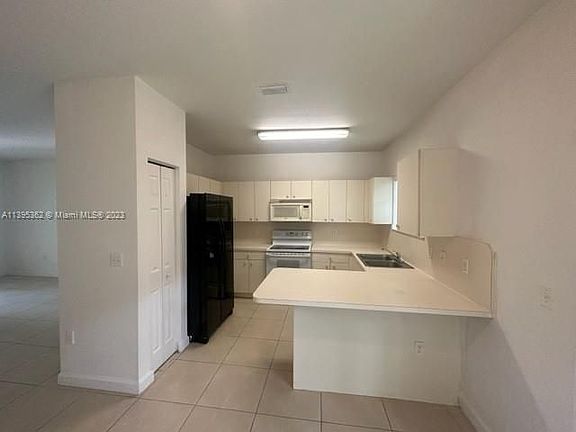 5th image of 2730 NE 4th St Unit 104