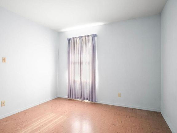 4th image of 6302 Chatham Dr