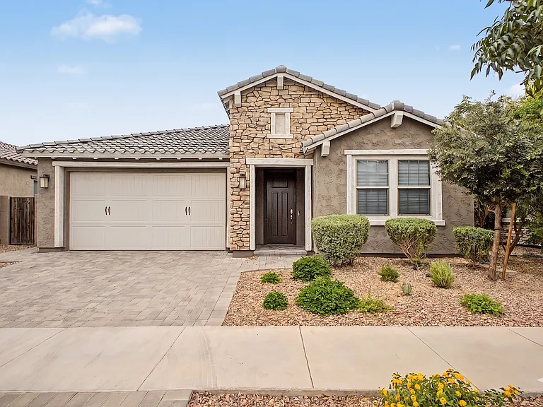 9820 E Supernova Dr — Photo 1