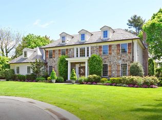 14 Elm Ln, Manhasset, NY 11030
