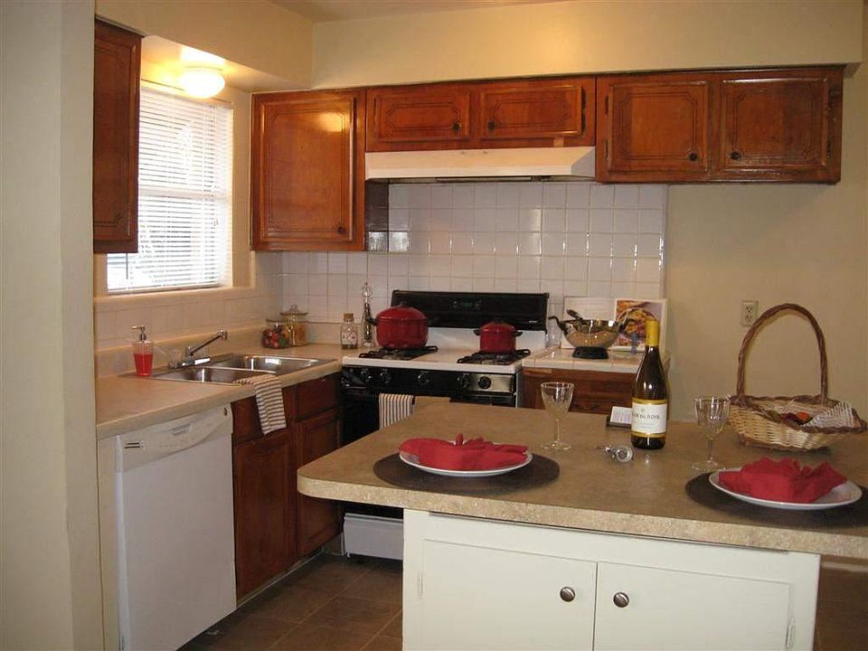 1st image of 1101 E Main St APT 11